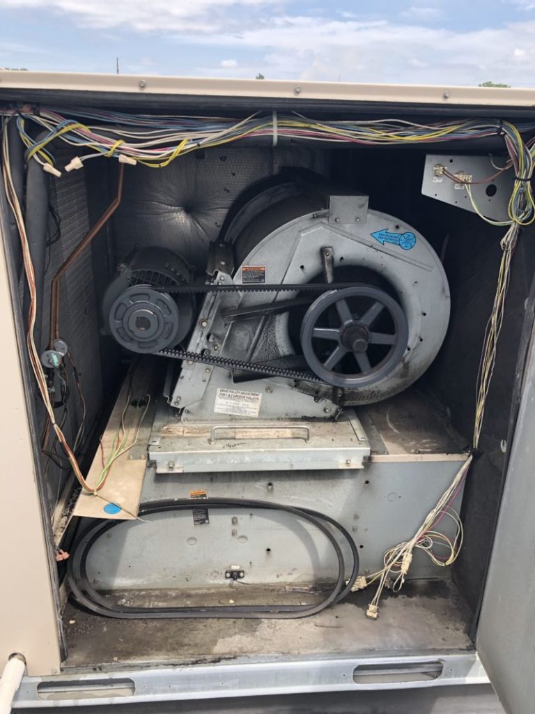 Maintenance & Repairs to Commercial Roof Top Units Air Conditioning in Schaumburg IL May 26th 2019